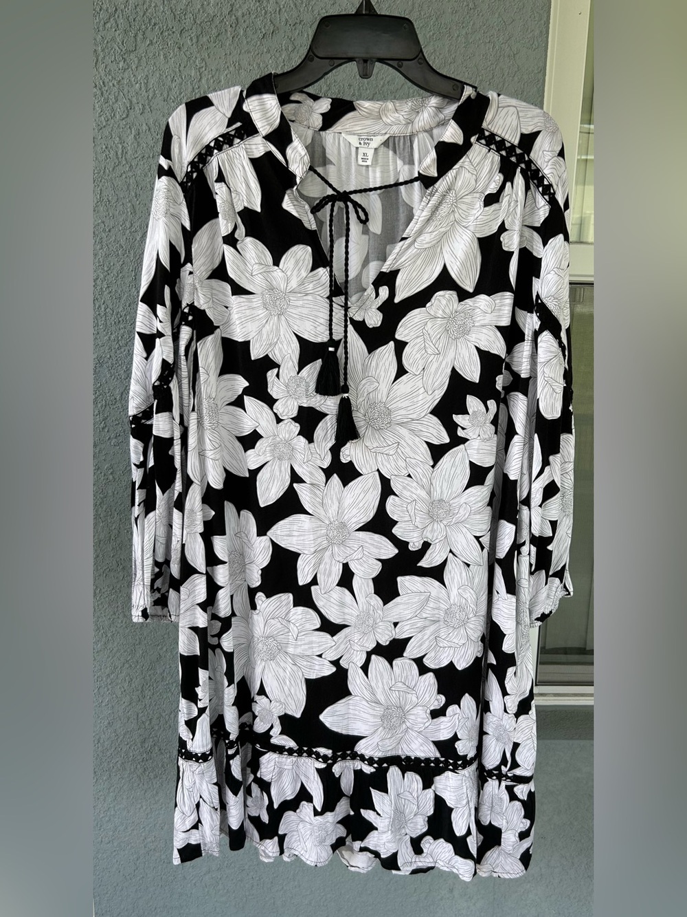 Crown & Ivy Black White Floral Shift Dress XL Tassel Tie Long Sleeve Boho